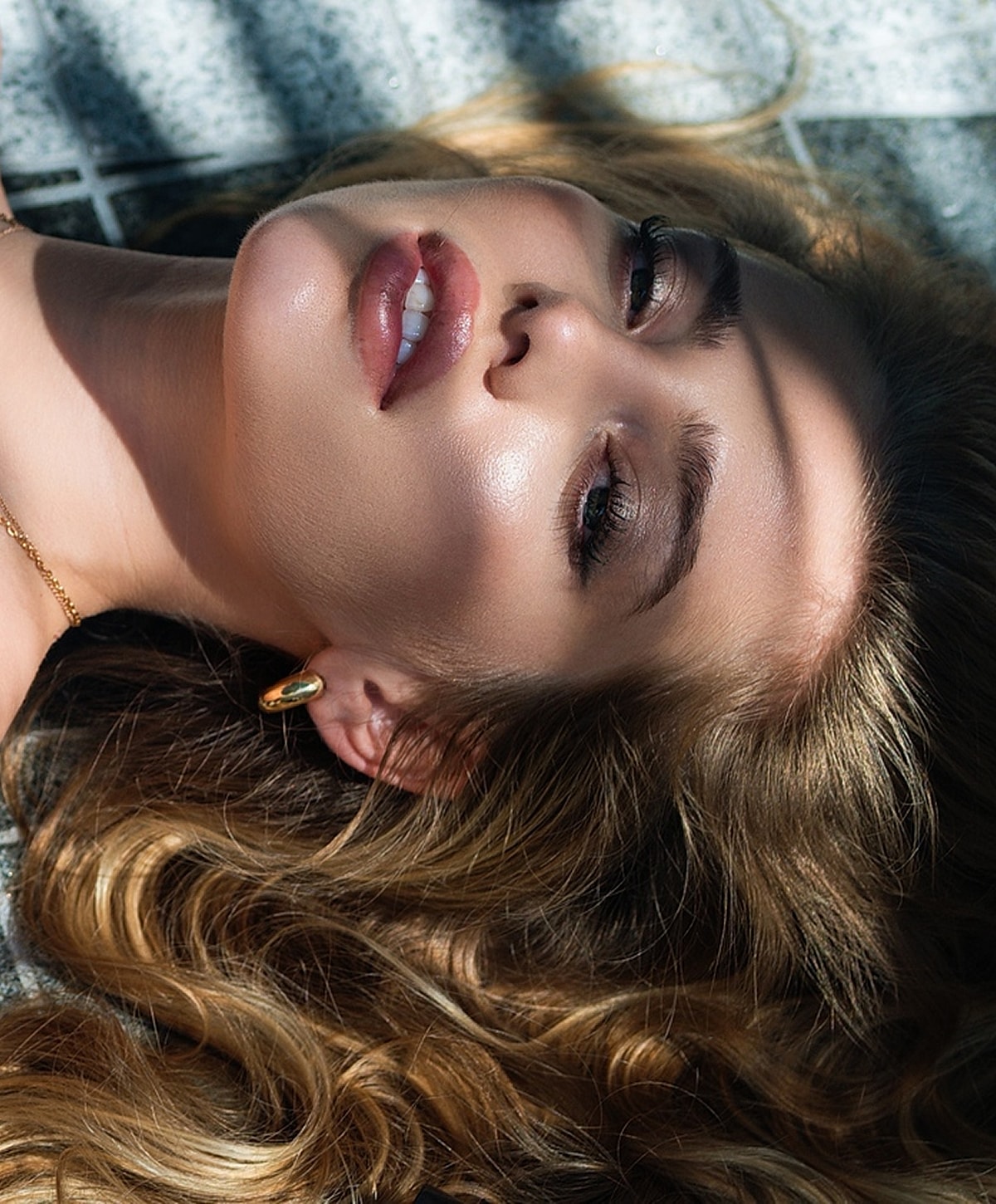 Woman posing with hands on face dramatically.