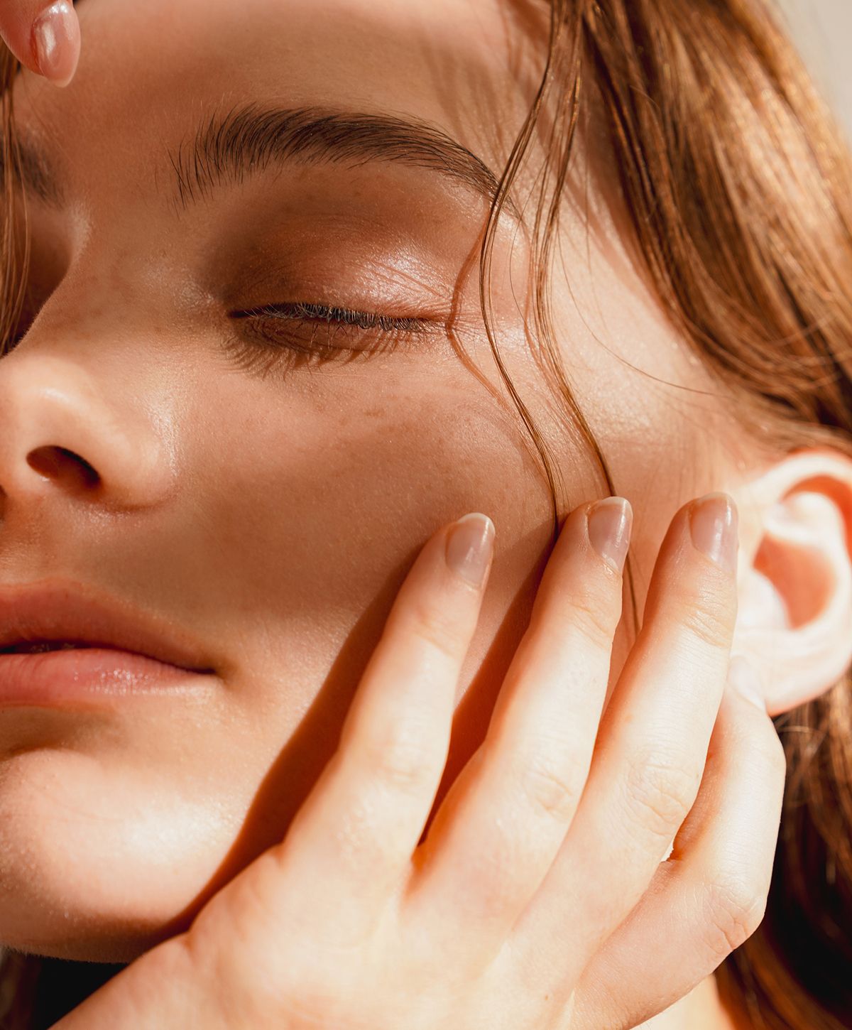 Woman with wavy hair and soft makeup.